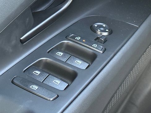 New 2025 Hyundai Elantra SEL image 32