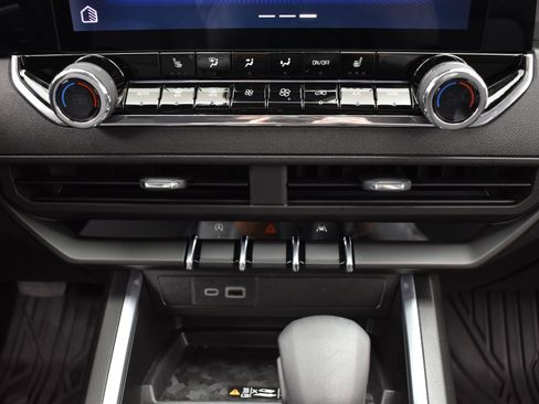 Used 2025 Chevrolet Colorado Trail Boss image 36