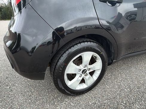Used 2018 Kia Soul FWD image 11
