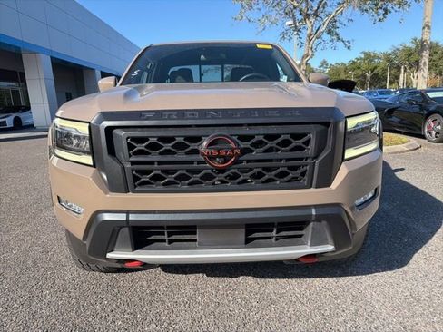 Used 2022 Nissan Frontier Pro-X image 2