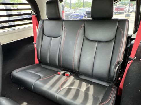 Used 2018 Jeep Wrangler Rubicon AWD/4WD image 22