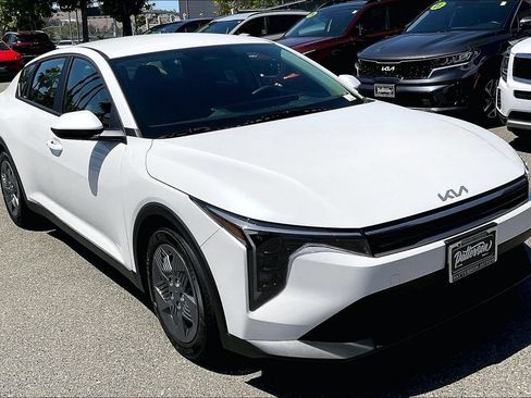 Used 2026 Kia K4 FWD image 2