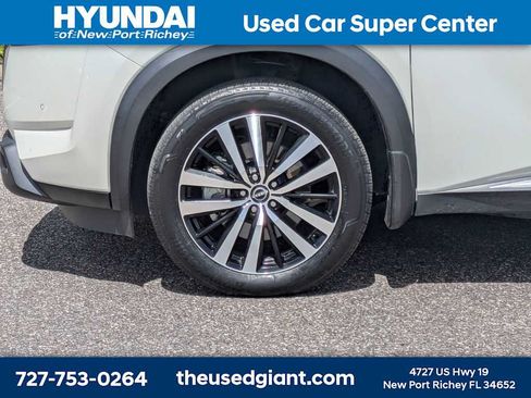 Used 2024 Nissan Pathfinder Platinum FWD image 10