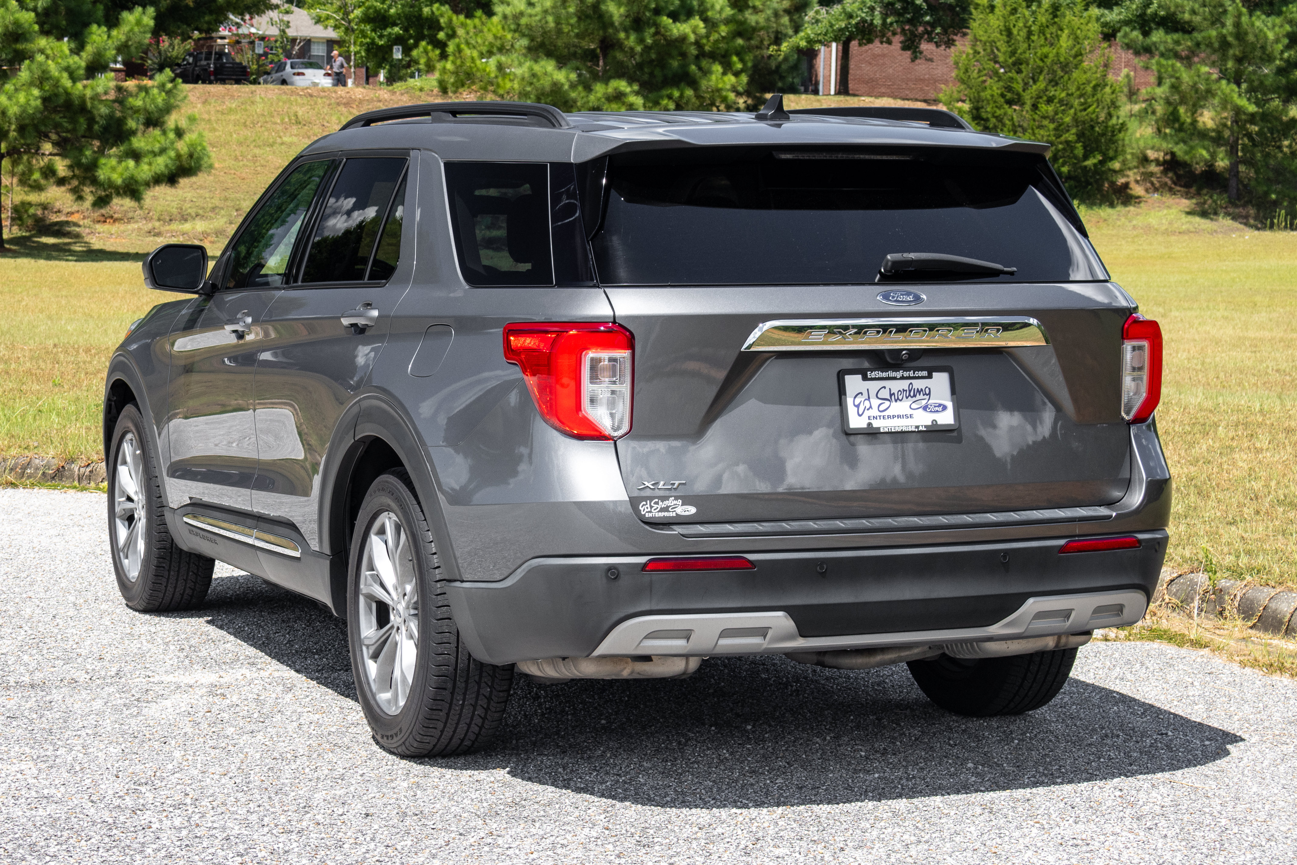 Used 2022 Ford Explorer XLT w/ Equipment Group 202A RWD image 4