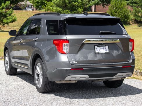 Used 2022 Ford Explorer XLT w/ Equipment Group 202A RWD image 4