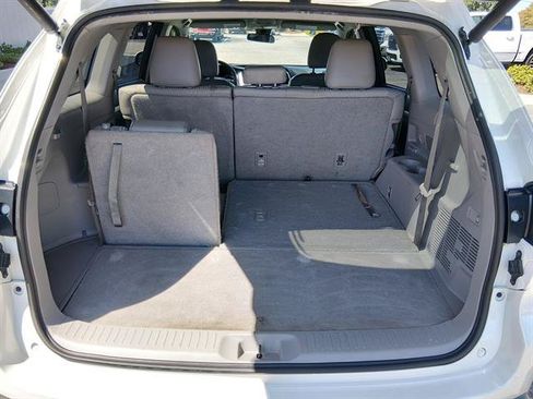 Used 2018 Toyota Highlander Plus FWD image 13