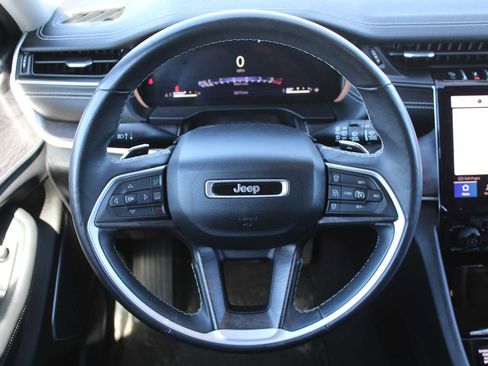 Used 2022 Jeep Grand Cherokee L Limited image 11