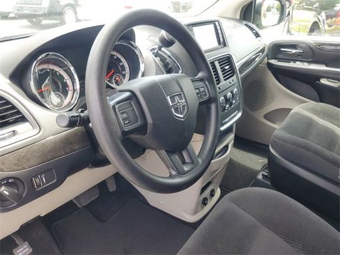 Used 2019 Dodge Grand Caravan SE image 15