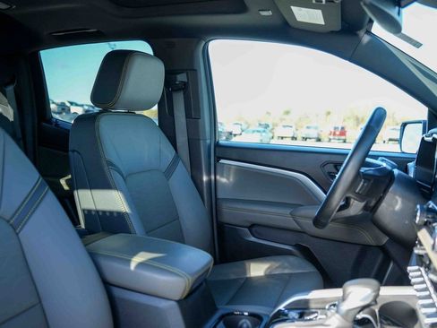 Used 2025 Chevrolet Colorado ZR2 w/ Midnight Edition image 14