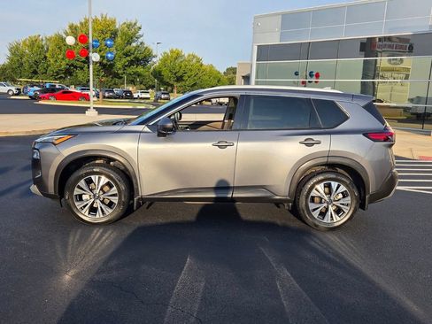 Used 2021 Nissan Rogue SV w/ Premium Package FWD image 2