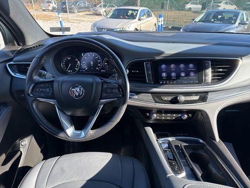 Used 2024 Buick Enclave Premium image 18
