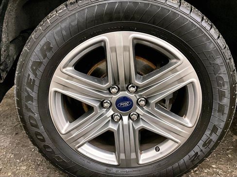 Used 2018 Ford F150 Lariat w/ Equipment Group 502A Luxury image 9