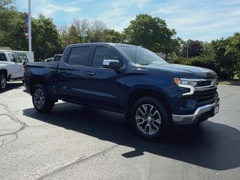 Used 2023 Chevrolet Silverado 1500 LT AWD/4WD image 2
