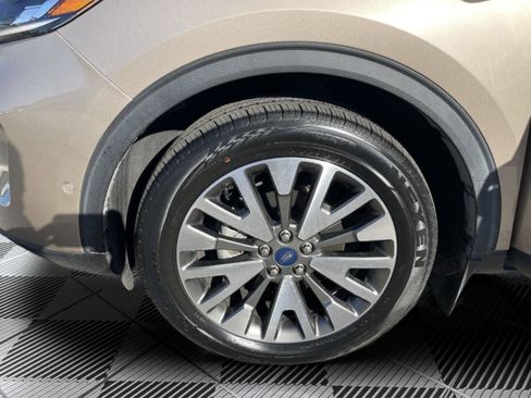 Used 2021 Ford Escape Titanium w/ Class II Trailer Tow Package image 13