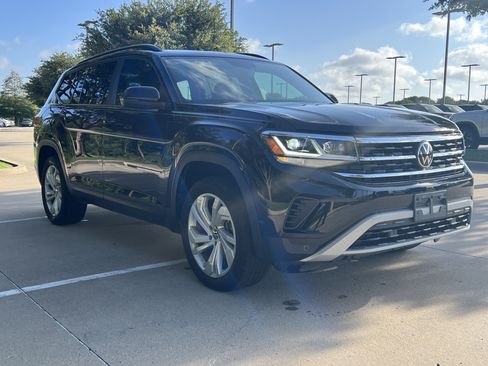 Used 2023 Volkswagen Atlas SE w/ Panoramic Sunroof Package FWD image 2