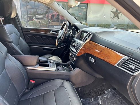 Used 2014 Mercedes-Benz GL 550 4MATIC image 36