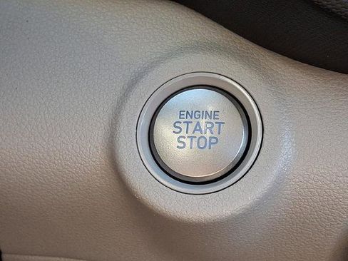 Certified 2024 Hyundai Venue SEL image 24