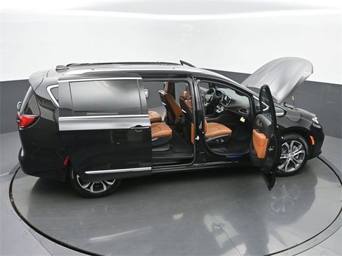 New 2026 Chrysler Pacifica Pinnacle image 65