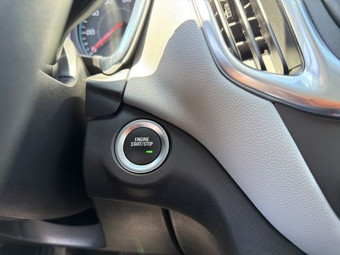 Used 2021 Chevrolet Equinox LS FWD image 16
