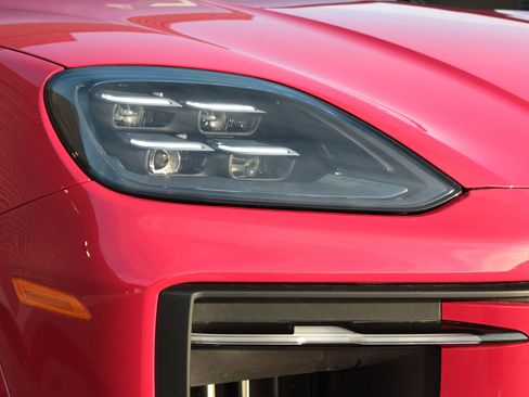 Certified 2025 Porsche Cayenne S image 13