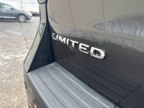 Used 2023 Ford Expedition Limited image 11