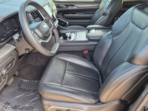 Used 2024 Jeep Wagoneer Series III AWD/4WD image 11