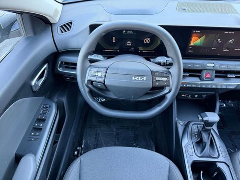 Used 2025 Kia K4 FWD image 33