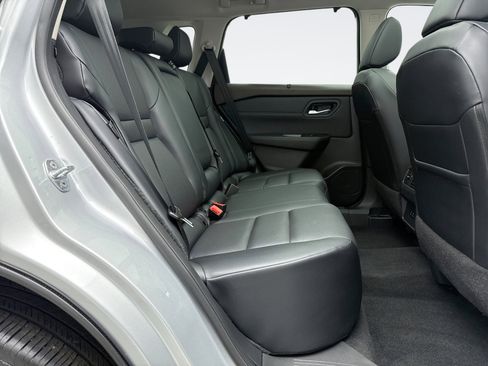 Used 2023 Nissan Rogue SV w/ SV Premium B Package image 18