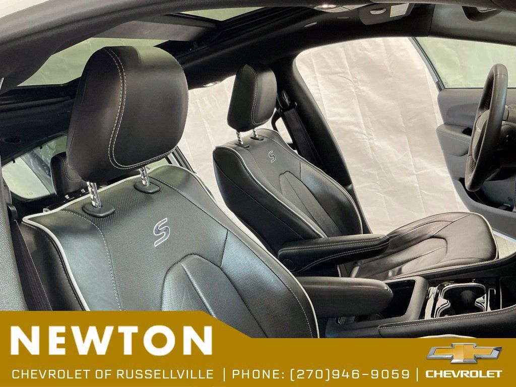 Used 2025 Chrysler Pacifica Limited FWD image 18