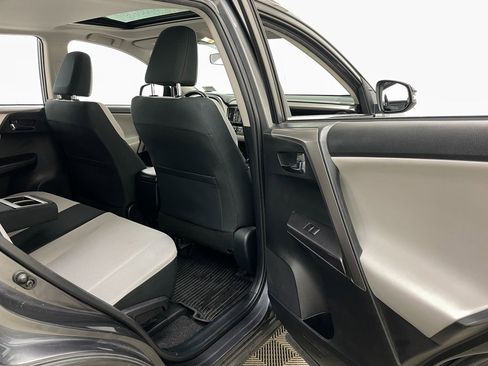 Used 2018 Toyota RAV4 XLE image 40