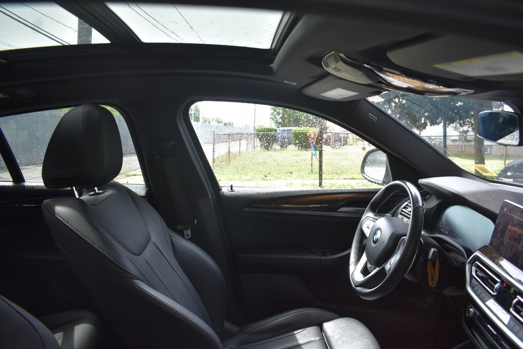 Used 2024 BMW X4 xDrive30i w/ Parking Assistance Package AWD/4WD image 18