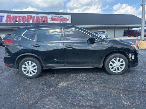 Used 2017 Nissan Rogue S AWD/4WD image 6