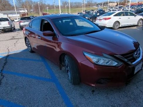 Used 2017 Nissan Altima 2.5 SV image 2