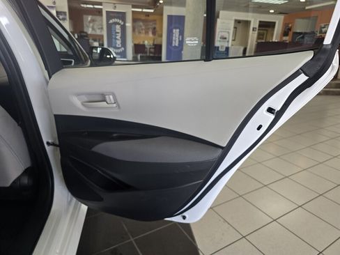 Used 2022 Toyota Corolla LE FWD image 15