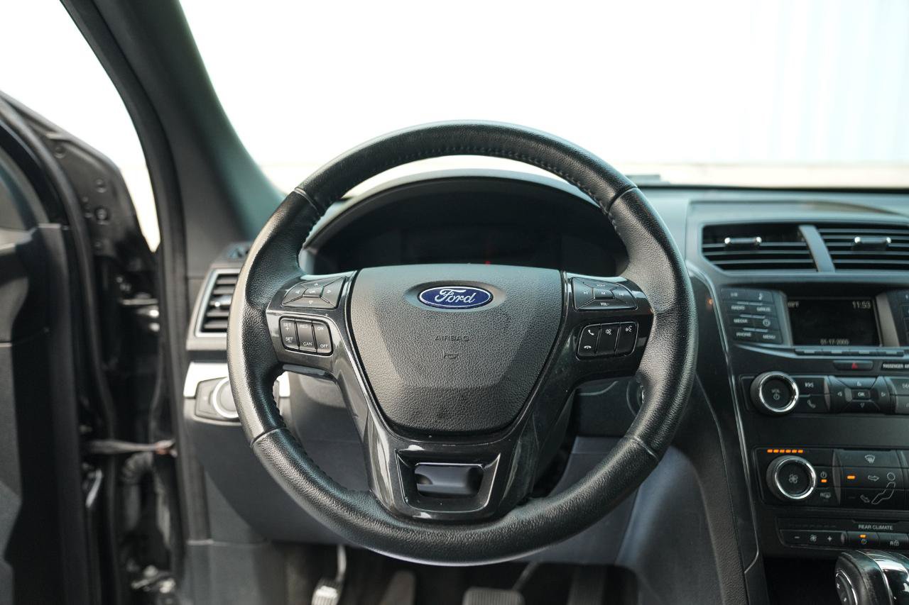 Used 2018 Ford Explorer XLT AWD/4WD image 38