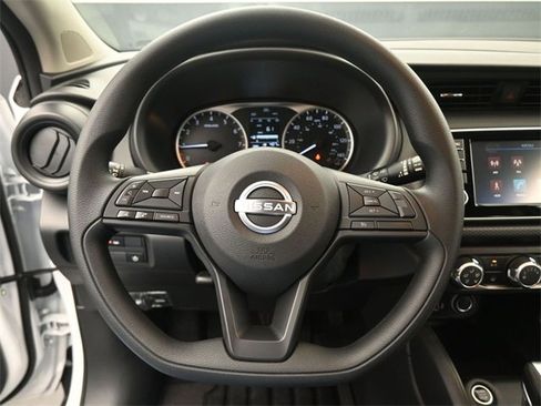 New 2025 Nissan Kicks Play S image 7