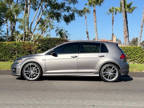 Used 2017 Volkswagen Golf 4-Door AWD/4WD image 2