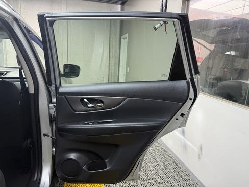 Used 2016 Nissan Rogue SV image 19