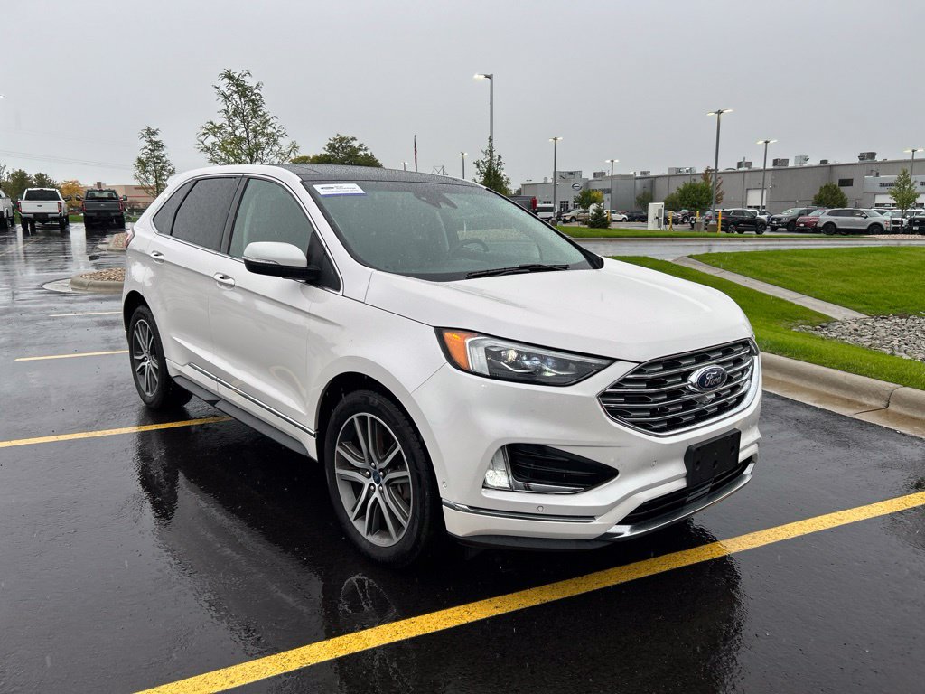 Certified 2019 Ford Edge Titanium w/ Equipment Group 301A AWD/4WD image 9