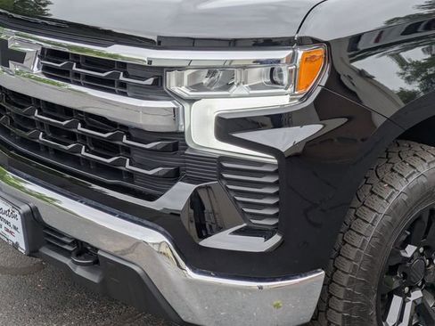 Used 2024 Chevrolet Silverado 1500 LT AWD/4WD image 9