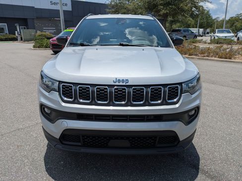 Used 2024 Jeep Compass Latitude AWD/4WD image 9