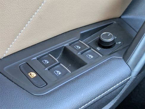 Used 2024 Volkswagen Tiguan SE image 28