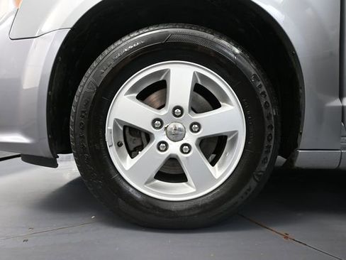 Used 2013 Dodge Grand Caravan SXT FWD image 16