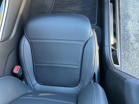 Used 2025 Mercedes-Benz GLC 300 4MATIC image 35