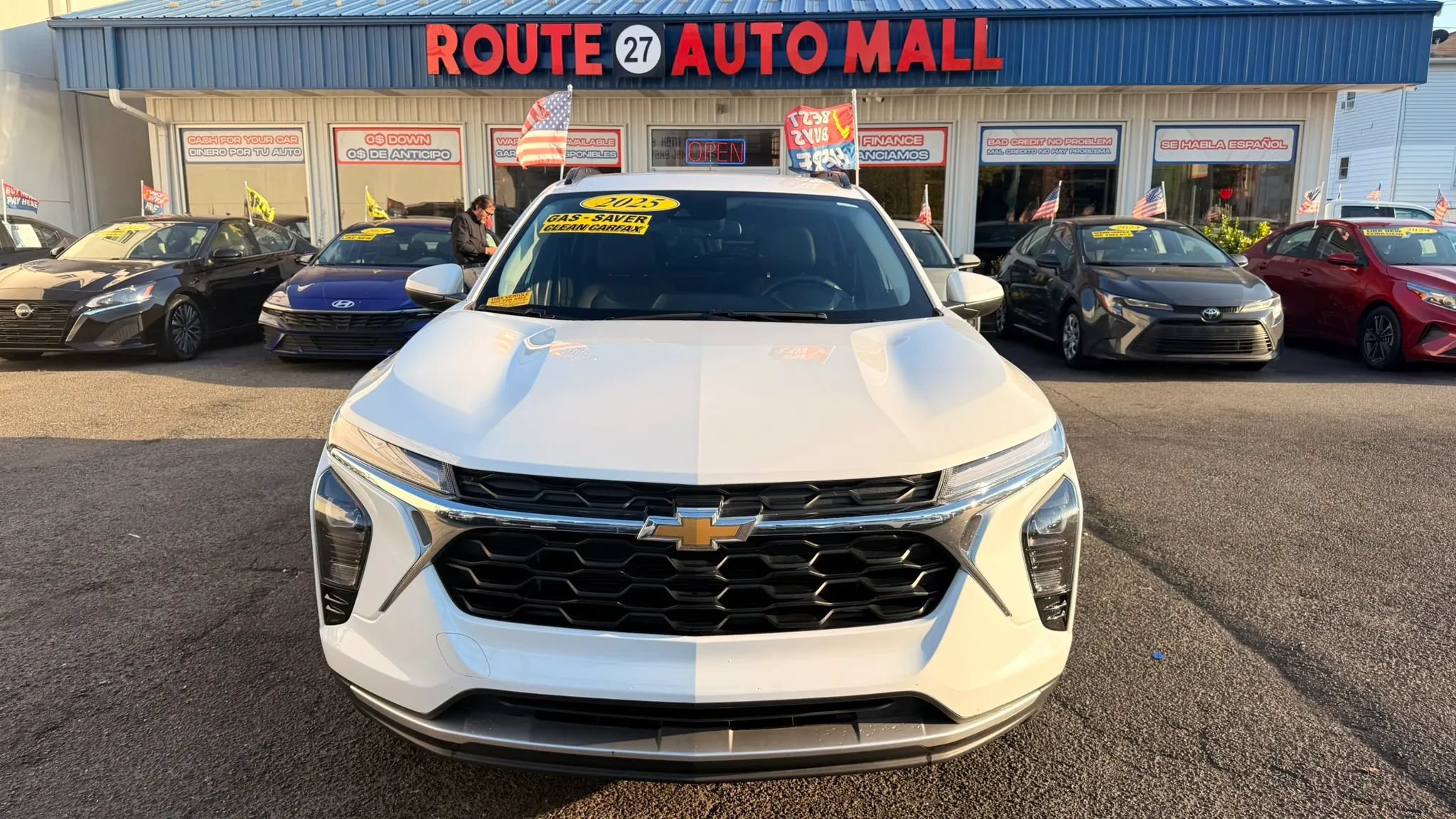 Used 2025 Chevrolet Trax LT w/ LT Convenience Package FWD image 3