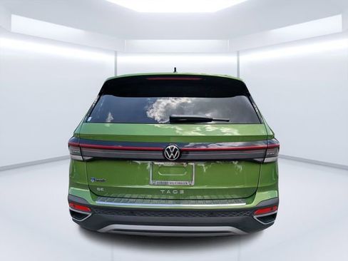 Certified 2026 Volkswagen Taos SE FWD image 4