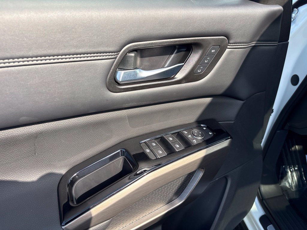 Used 2023 Nissan Pathfinder Platinum w/ Cargo Package AWD/4WD image 19