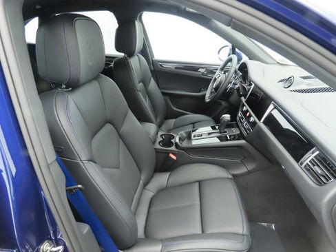 Used 2025 Porsche Macan AWD/4WD image 23