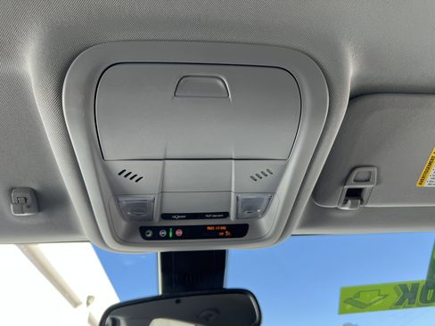 Used 2024 GMC Terrain SLE image 20