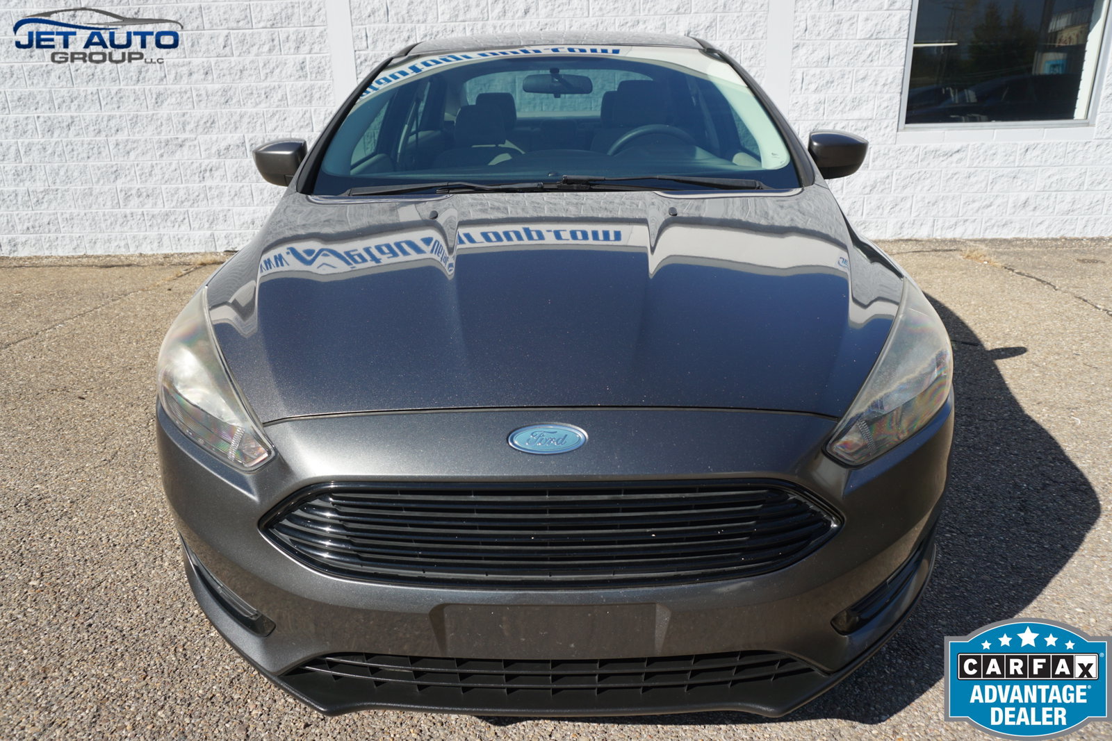 Used 2018 Ford Focus SE w/ SE Appearance Package FWD image 2